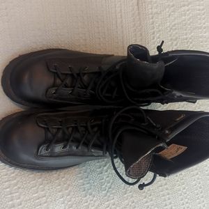 Like new, Danner Acadia goretex boots